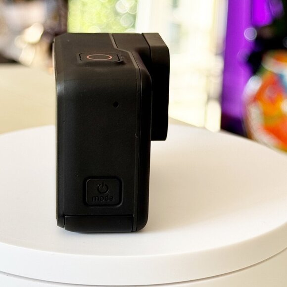 GoPro HERO7 Black 4K Waterproof Action Camera + Battery & Accessories Bundle - Picture 3 of 16